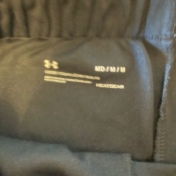 Under Armor Heat Gear Loose Shorts - Picture 2 of 3